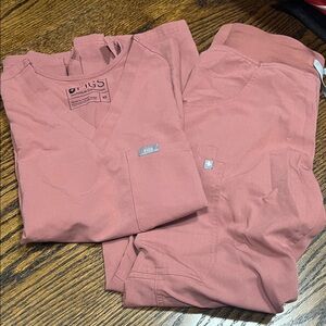 Figs women’s Mauve XS scrub set